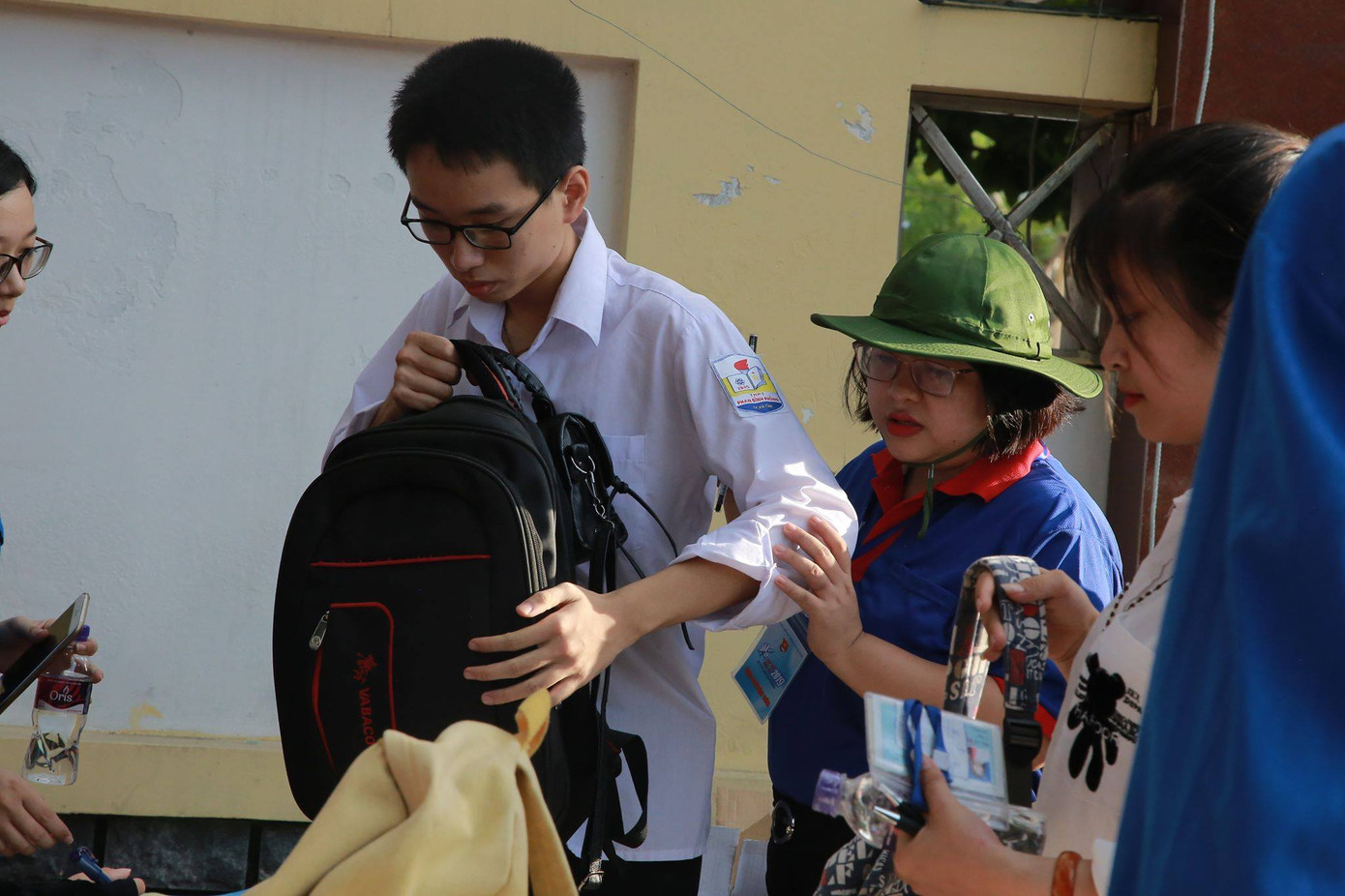 Ngày đầu thi THPT 2019: Siết chặt an ninh, cập nhật giải đề thi Ngữ Văn ảnh 21