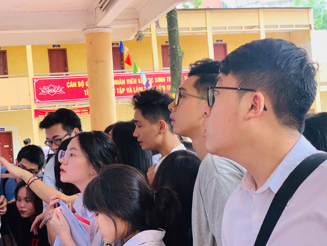 Thí sinh hào hứng làm thủ tục nhập thi THPT quốc gia 2019 ảnh 21