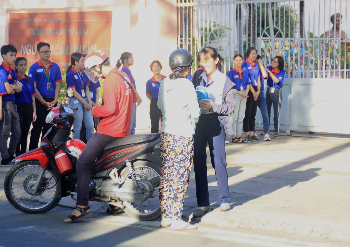 Ảnh Ngô Tùng Bộ GD&ĐT họp báo nóng thi THPT 2019: Chưa thấy gian lận có tổ chức ảnh 29