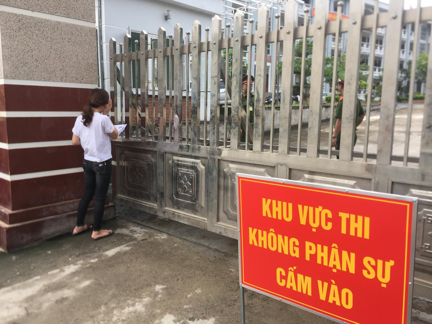 Ngày đầu thi THPT 2019: Siết chặt an ninh, cập nhật giải đề thi Ngữ Văn ảnh 42