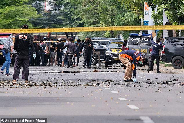 Cảnh tan hoang tại hiện trường vụ nổ. Ảnh: AP