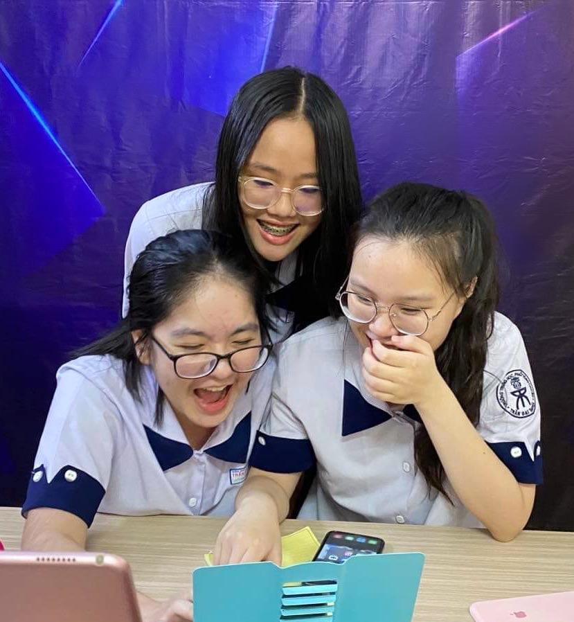 Cả ba tích cực hoạt động nhóm - Ảnh: NVCC Cả ba tích cực hoạt động nhóm - Ảnh: NVCC