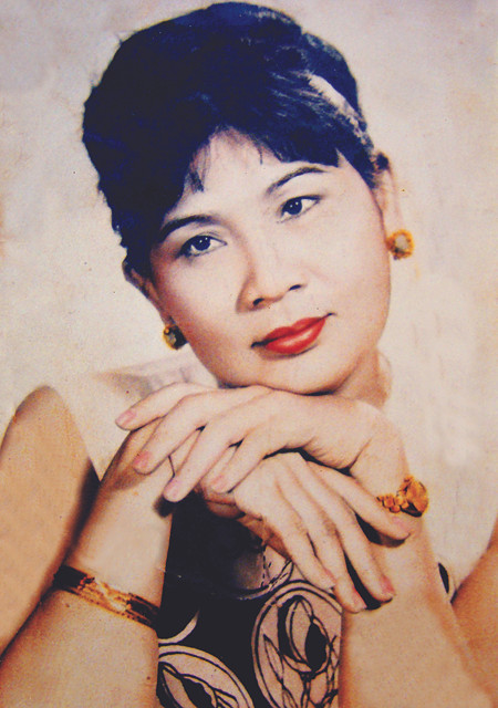 Mỹ nữ buôn voi Sao Thong Chăn