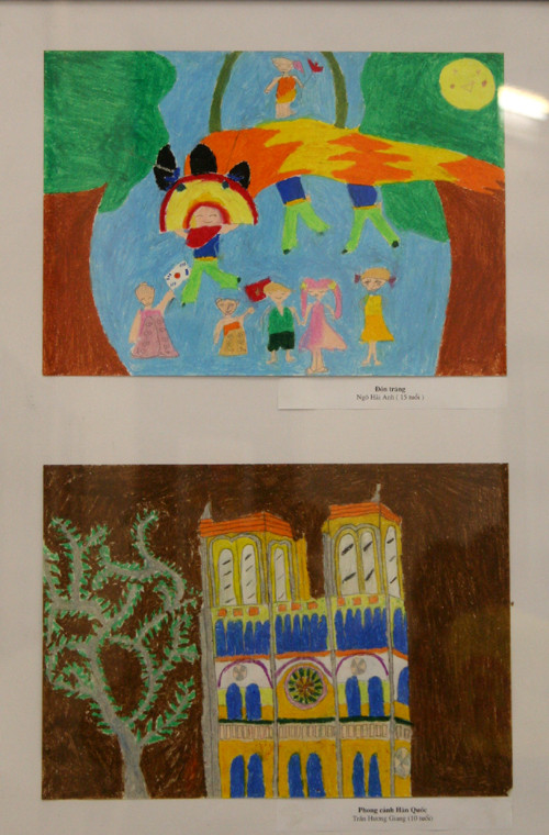 các bức tranh thể hiện vẻ hôn nhiên và ngộ nghĩnh về nhiều đề đề tài