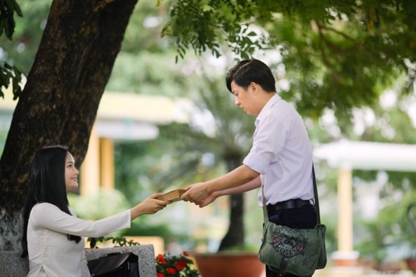 "Cô gái đến từ hôm qua" lên phim ảnh 1