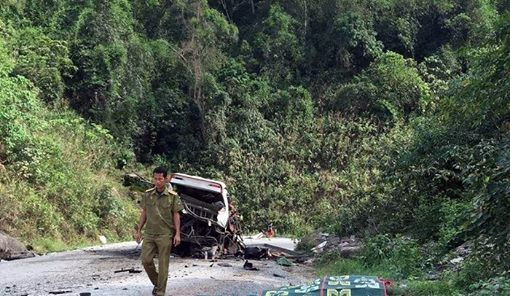 Hiện trường vụ nổ xe khách khiến 9 người chết tại chỗ ảnh 1