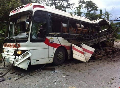 Hiện trường vụ nổ xe khách khiến 9 người chết tại chỗ ảnh 6