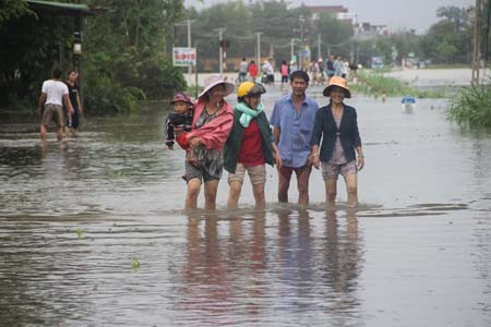 Người dân xã Nghĩa Điền (Tư Nghĩa) di chuyển nơi ở sáng 16.11. Người dân xã Nghĩa Điền (Tư Nghĩa) di chuyển nơi ở sáng 16.11