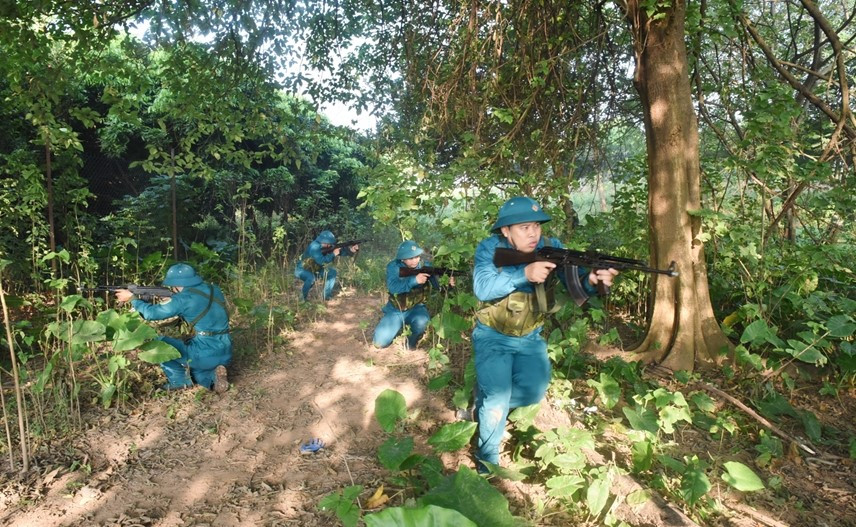 Lực lượng dân quân Hà Nội thực hiện thuần thục các tình huống diễn tập.