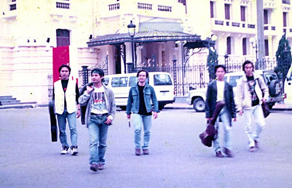 Trần Lập - Bàn chân bước thấm đau vì những mũi gai ảnh 5