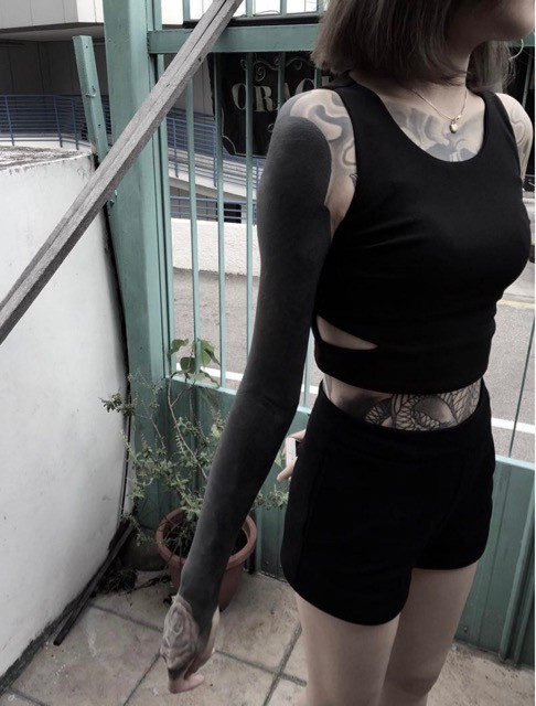 Hết hồn với mốt xăm đen phủ kín người như quỷ ảnh 3