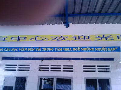 Càng ngày, những nhà hàng, quán ăn, điểm massa… do người Trung Quốc là chủ được mọc ra nhiều hơn