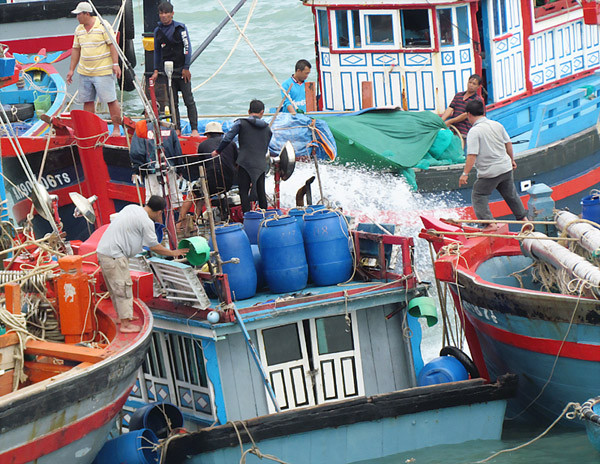 Bơm nước khỏi hầm tàu KH-02915-TS 