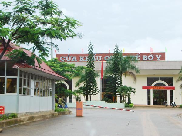 Vắng vẻ cửa khẩu Bờ Y