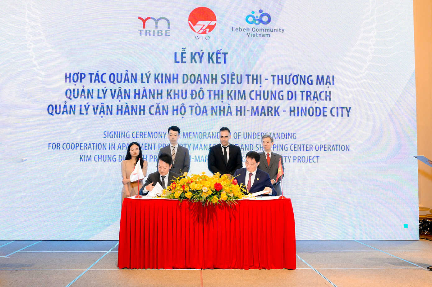 “Lễ ký kết hợp tác Quản lý kinh doanh Siêu thị - Thương mại, Quản lý vận hành khu đô thị Kim Chung – Di Trạch, Quản lý vận hành căn hộ tòa nhà Hi Mark – Hinode City”. “Lễ ký kết hợp tác Quản lý kinh doanh Siêu thị - Thương mại, Quản lý vận hành khu đô thị Kim Chung – Di Trạch, Quản lý vận hành căn hộ tòa nhà Hi Mark – Hinode City”.