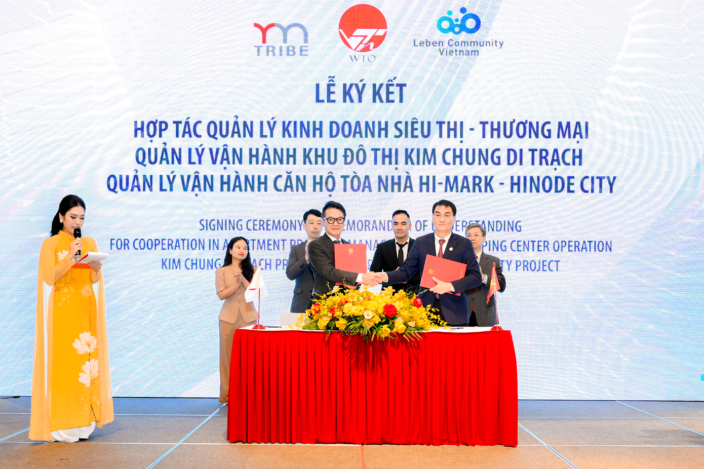 Một số hình ảnh tại lễ kí kết. Một số hình ảnh tại lễ kí kết.