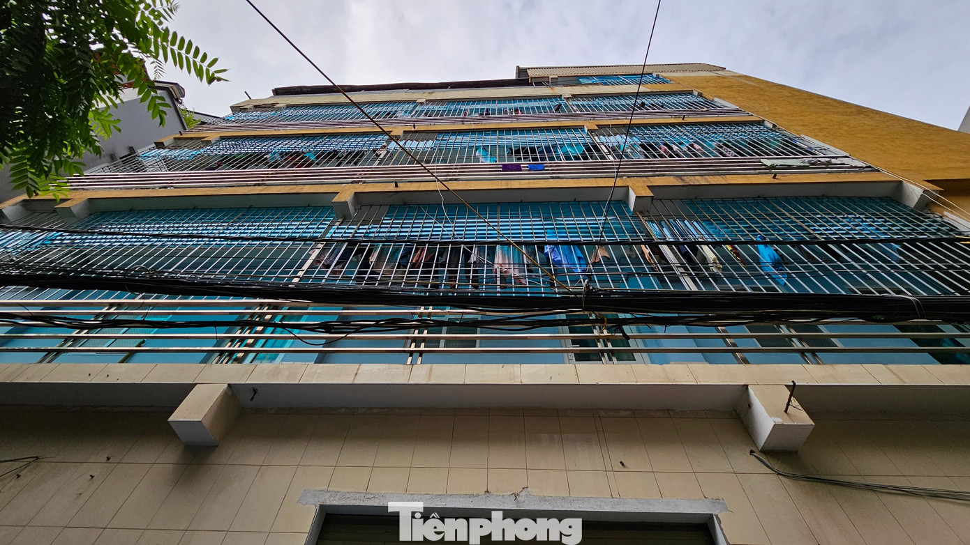 Chuồng cọp quây kín một mặt tòa chung cư mini tại ngõ 29 Khương Hạ.