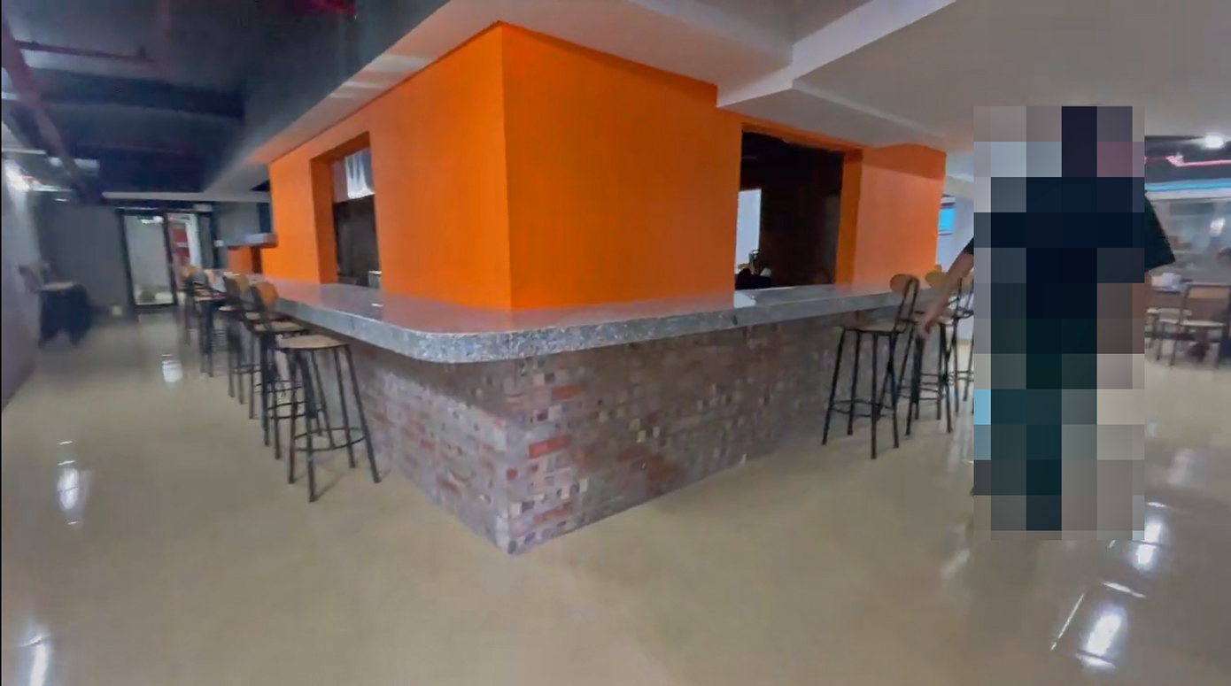 Theo ghi nhận của PV, tại tầng 1 “chung cư cao cấp My House” là hầm để xe, tầng 2 là siêu thị, bếp ăn và một số căn hộ, từ tầng 3 đến tầng 8 là căn hộ cho thuê, tầng 9 là quán café và một số căn hộ.