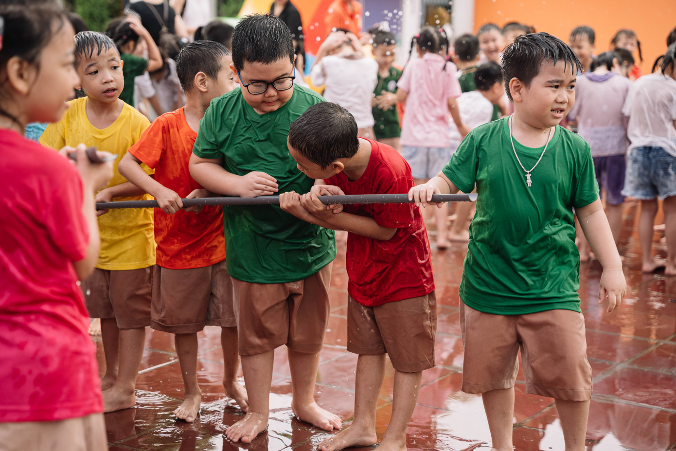 Tổ chức chương trình ngày hội gắn kết lần này Ban Giám hiệu nhà trường không chỉ muốn mang đến cho các em học sinh có được một ngày hội vui chơi, gắn kết mà nhà trường còn muốn các em học sinh được tiếp cận với hoạt động trải nghiệm giáo dục mới mẻ và tiếp cận với các phương pháp trải nghiệm giáo dục thực tế để các em học sinh có thể phát huy tối đa năng lực sáng tạo, biết cách làm việc đội nhóm thông qua trải nghiệm thực tế, ý chí và nghị lực bằng việc vượt qua các thử thách.