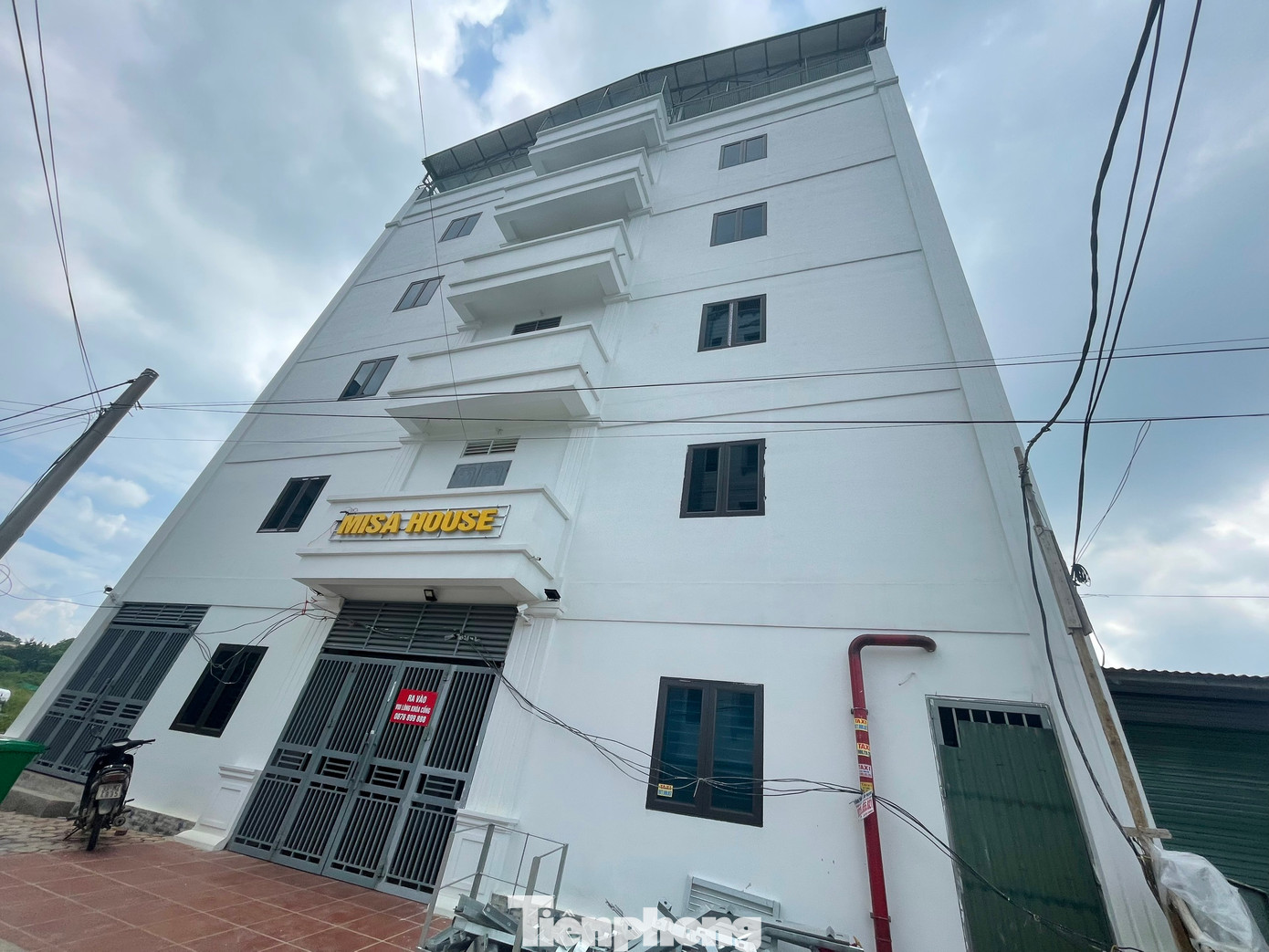 Lãnh đạo xã Thạch Hòa cho biết, xã đã lập đoàn kiểm tra liên ngành về PCCC &amp;CNCH, trật tự xây dựng đối với hộ sản xuất, kinh doanh lưu trú, nhà ở cho thuê, nhà ở nhiều căn hộ (chung cư mini – PV) trên địa bàn xã. “Chúng tôi tiến hành kiểm tra 100% các cơ sở để kịp thời phát hiện các vi phạm, vi phạm về trật tự xây dựng và các điều kiện đảm bảo an toàn PCCC &amp;CNCH. Thời gian kiểm tra đến hết ngày 10/10. Nếu công trình nào vi phạm, không đảm bảo về PCCC buộc dừng hoạt động, lãnh đạo xã Thạch Hòa nói.