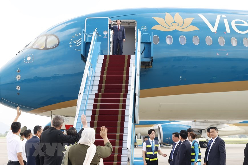 Chủ tịch Quốc hội Vương Đình Huệ rời Hà Nội, lên đường thăm chính thức Bangladesh và Bulgaria. (Ảnh: Doãn Tấn/TTXVN) Chủ tịch Quốc hội Vương Đình Huệ rời Hà Nội, lên đường thăm chính thức Bangladesh và Bulgaria. (Ảnh: Doãn Tấn/TTXVN)