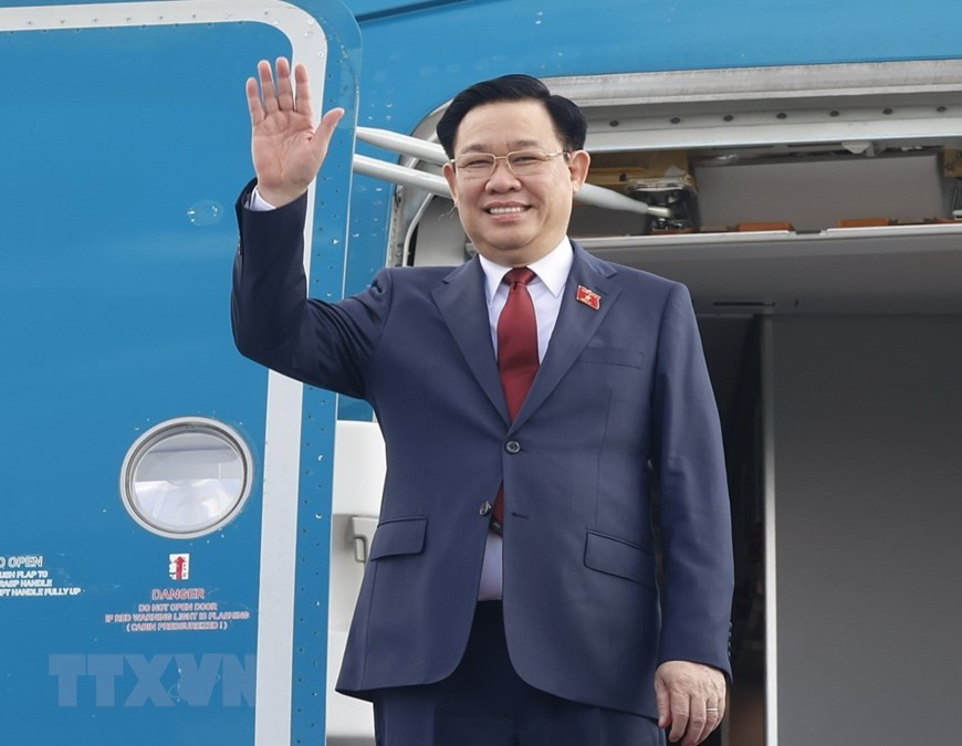 Chủ tịch Quốc hội Vương Đình Huệ rời Hà Nội, lên đường thăm chính thức Bangladesh và Bulgaria. (Ảnh: Doãn Tấn/TTXVN) Chủ tịch Quốc hội Vương Đình Huệ rời Hà Nội, lên đường thăm chính thức Bangladesh và Bulgaria. (Ảnh: Doãn Tấn/TTXVN)