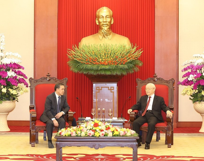 Tổng Bí thư Nguyễn Phú Trọng tiếp Đại sứ Đặc mệnh toàn quyền nước Cộng hòa Dân chủ Nhân dân Lào Sengphet Houngboungnuang đến chào từ biệt nhân kết thúc nhiệm kỳ công tác tại Việt Nam. (Ảnh: Trí Dũng/TTXVN)