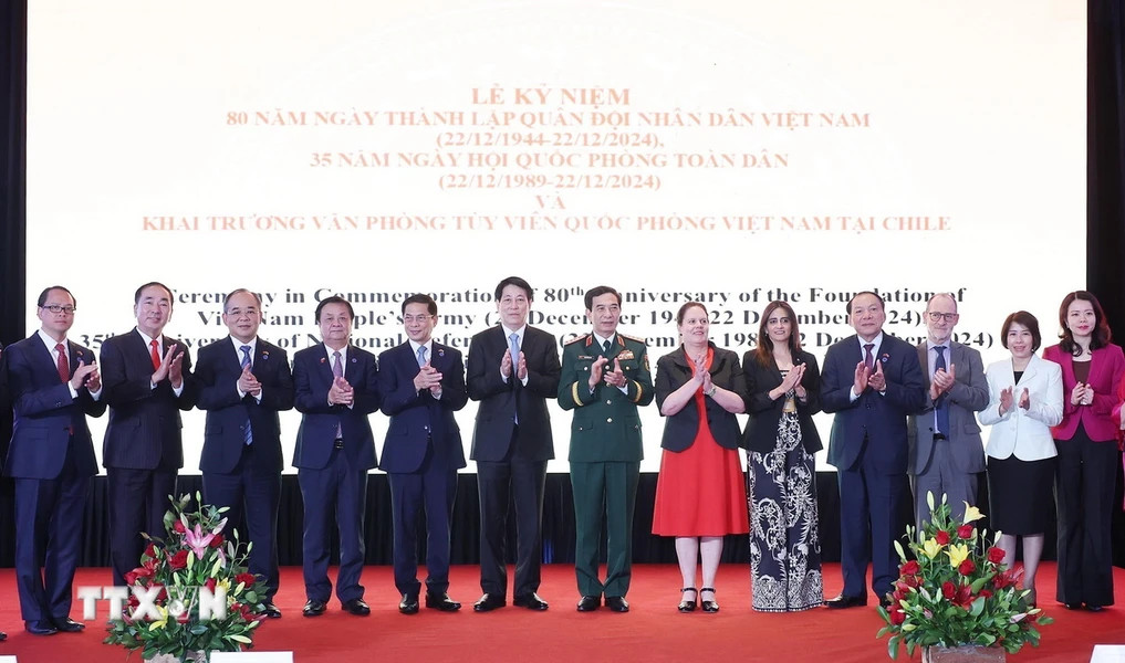 Chủ tịch nước Lương Cường và các đại biểu dự lễ kỷ niệm. (Ảnh: Lâm Khánh/TTXVN)