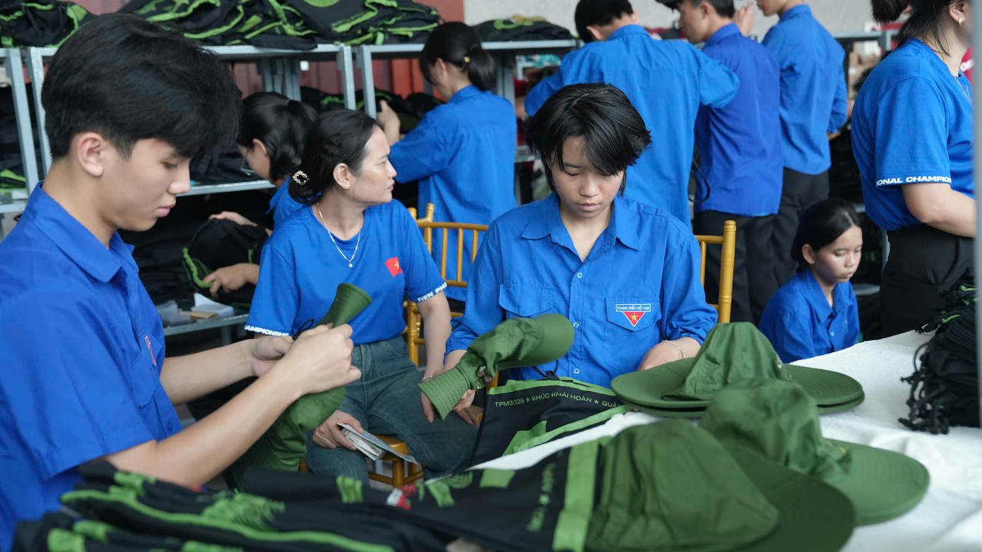 Chiếc mũ của vận động viên được thiết kế là mũ tai bèo, tái hiện hình ảnh người lính Cụ Hồ, người lính giải phóng quân.