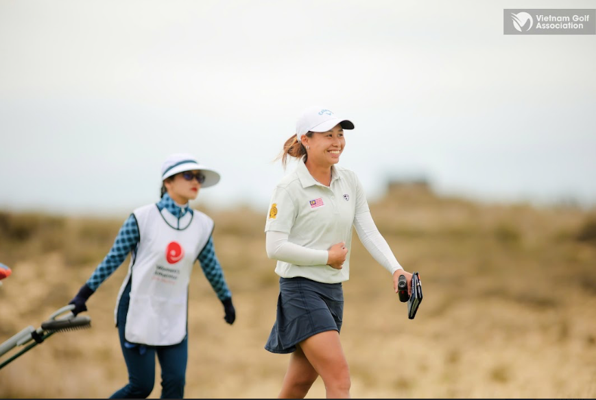 Jeneath Wong vươn lên dẫn đầu Giải vô địch nghiệp dư nữ châu Á – Thái Bình Dương 2025