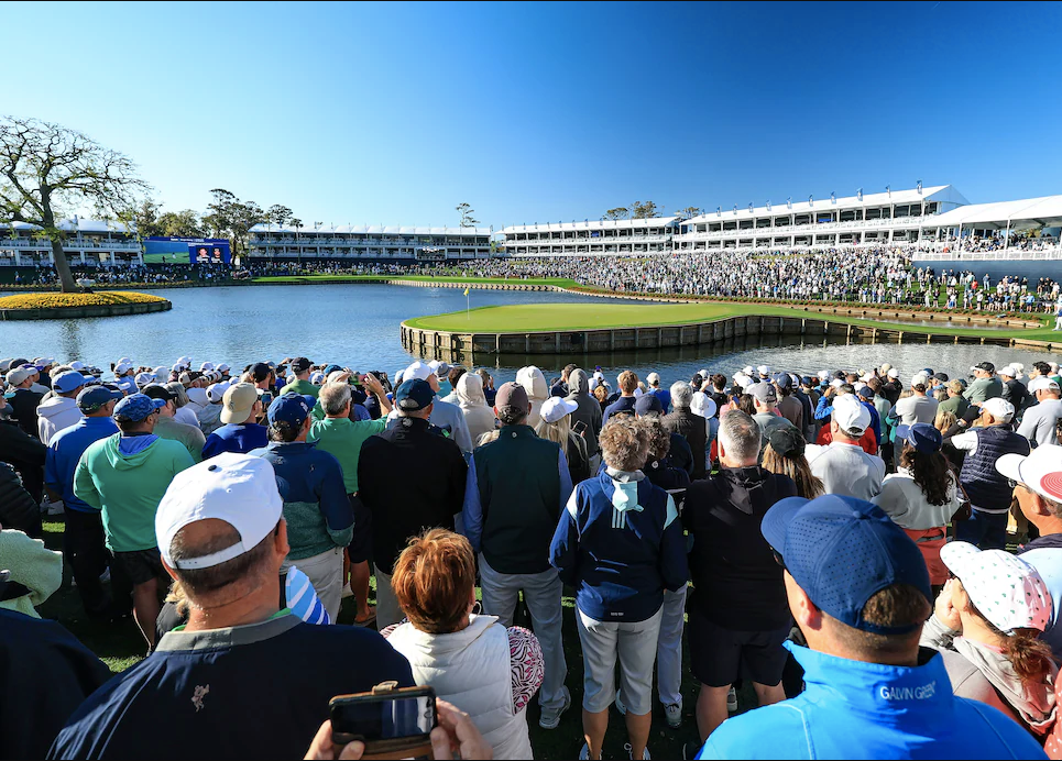 Người hâm mộ theo dõi Rory McIlroy thi đấu tại The Players Championship 2025.