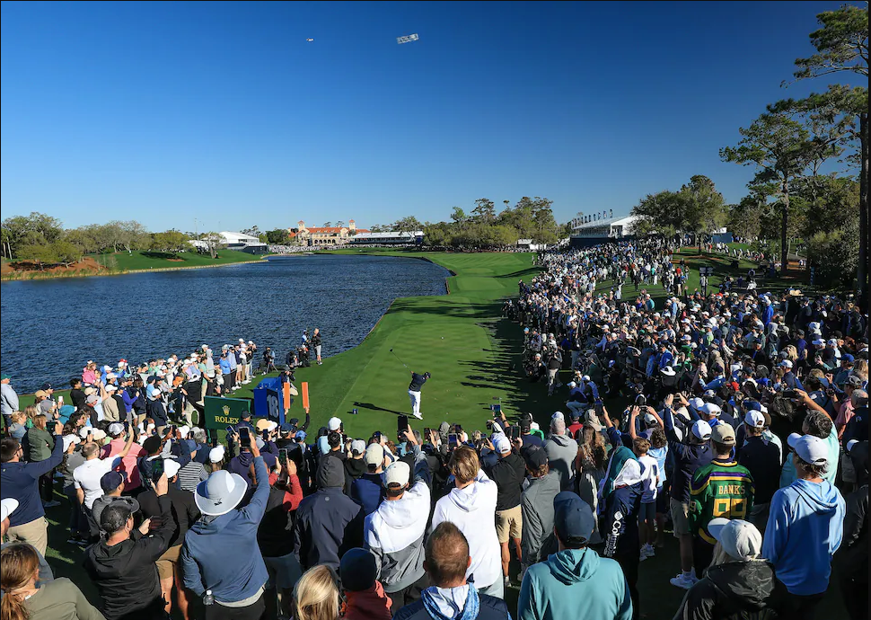 Người hâm mộ theo dõi Rory McIlroy thi đấu tại The Players Championship 2025.