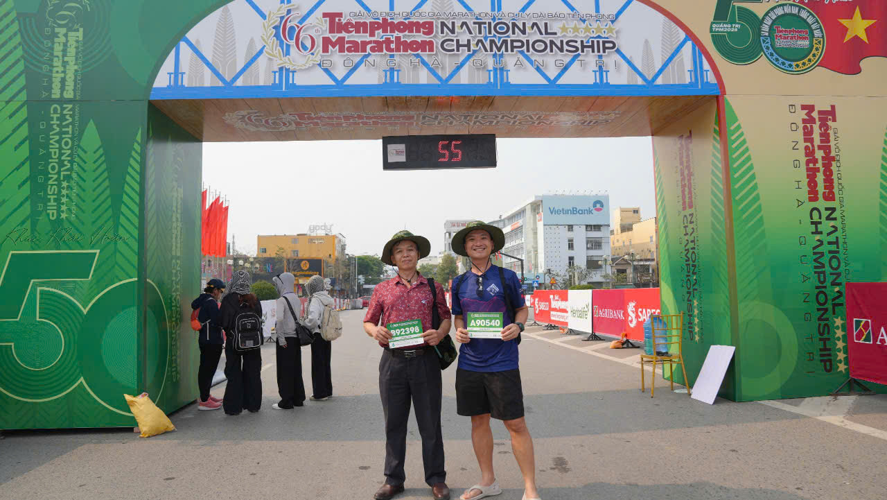 Sau ngày nhận racekit, các vận động viên sẽ có thời gian nghỉ ngơi, làm quen với thời tiết và đường chạy trước khi bước vào ngày thi đấu chính thức. Tiền Phong Marathon 2025 hứa hẹn sẽ là một giải đấu đầy kịch tính, với sự góp mặt của nhiều chân chạy hàng đầu Việt Nam cùng hàng nghìn vận động viên phong trào.