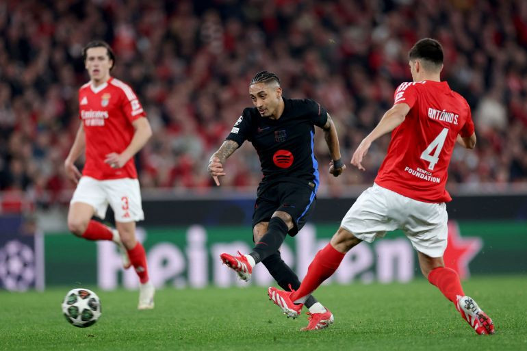 Raphinha ghi bàn duy nhất giúp Barca hạ chủ nhà Benfica 1-0 ở lượt đi vòng 1/8 Champions League.