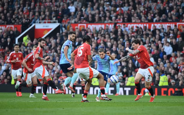 MU rơi điểm trước Arsenal ảnh 12