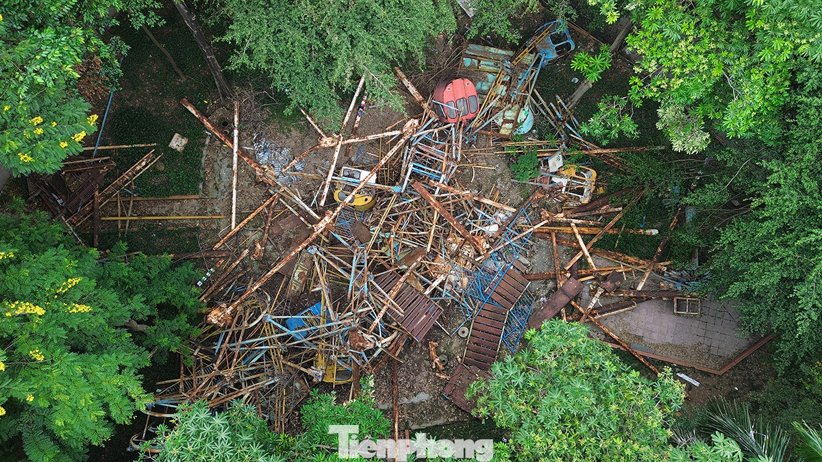 Hình ảnh bãi phế liệu của vòng quay Mặt Trời nhìn từ trên cao.