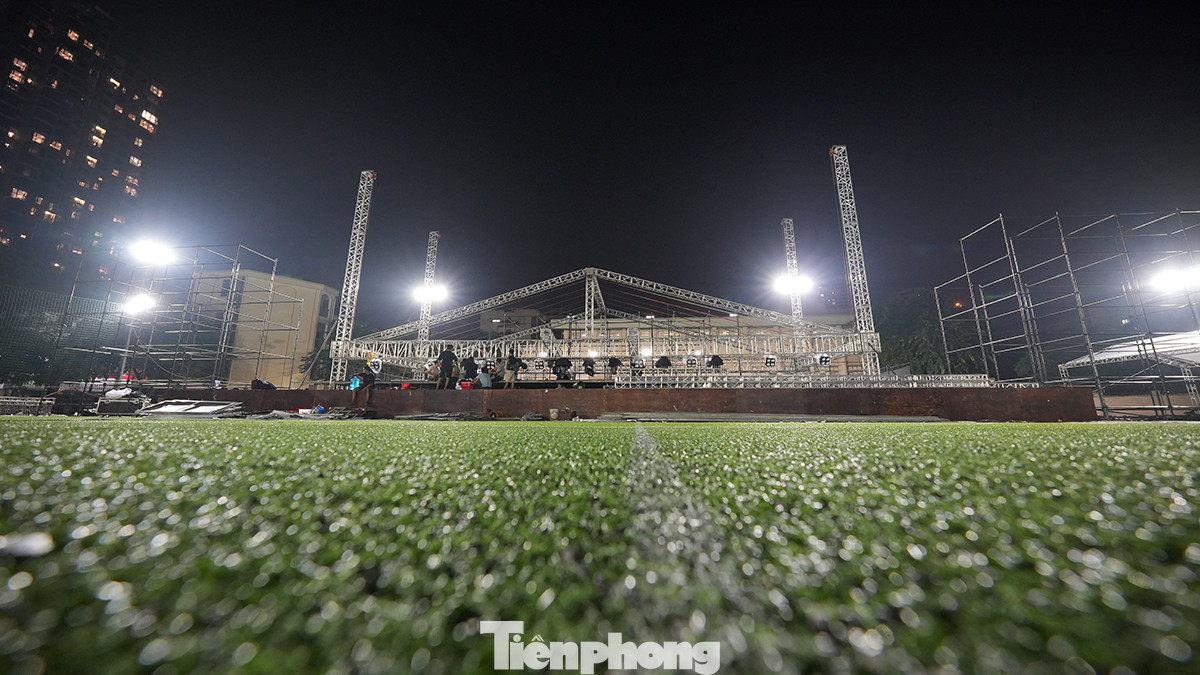 Đáng chú ý, toàn bộ hạ tầng kỹ thuật đường truyền phục vụ sự kiện Ngày Thẻ Việt Nam 2023 - Sóng Festival được nhà mạng Vinaphone phối hợp thực hiện, đảm bảo cho hoạt động nghiệp vụ của các ngân hàng thông suốt và phục vụ nhu cầu sử dụng internet của hàng nghìn khách tham quan cùng lúc