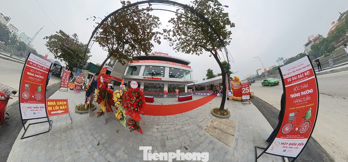 Nhà sách Tiền Phong tại thành phố Ninh Bình có diện tích mặt sàn mỗi tầng là 500 mét vuông, được đặt tại số 109 Nguyễn Huệ, phường Nam Bình.