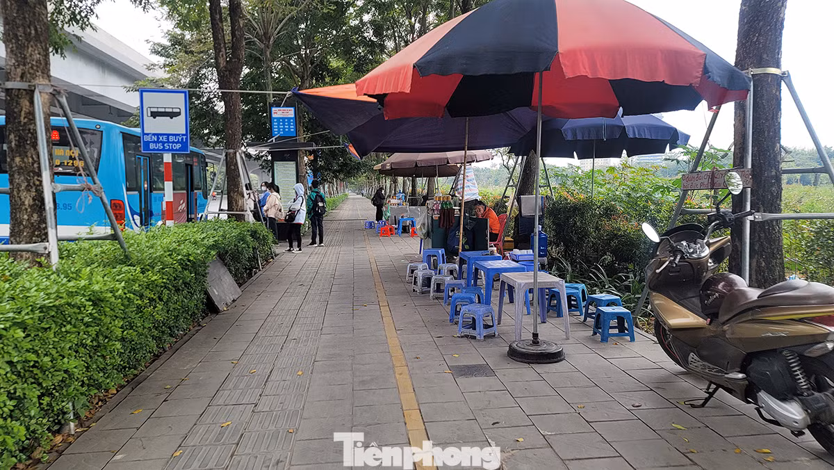 Mức kinh phí để tổ chức thí điểm hai tuyến đường dành cho xe đạp trên, Sở GTVT Hà Nội cho biết, gần 10 tỷ đồng, trích từ ngân sách nhà nước, riêng tuyến đường dọc sông Tô Lịch là 970 triệu đồng, tuyến xung quanh công viên Hòa Bình và đường Hoàng Minh Thảo 8,8 tỷ đồng. Mức kinh phí để tổ chức thí điểm hai tuyến đường dành cho xe đạp trên, Sở GTVT Hà Nội cho biết, gần 10 tỷ đồng, trích từ ngân sách nhà nước, riêng tuyến đường dọc sông Tô Lịch là 970 triệu đồng, tuyến xung quanh công viên Hòa Bình và đường Hoàng Minh Thảo 8,8 tỷ đồng.