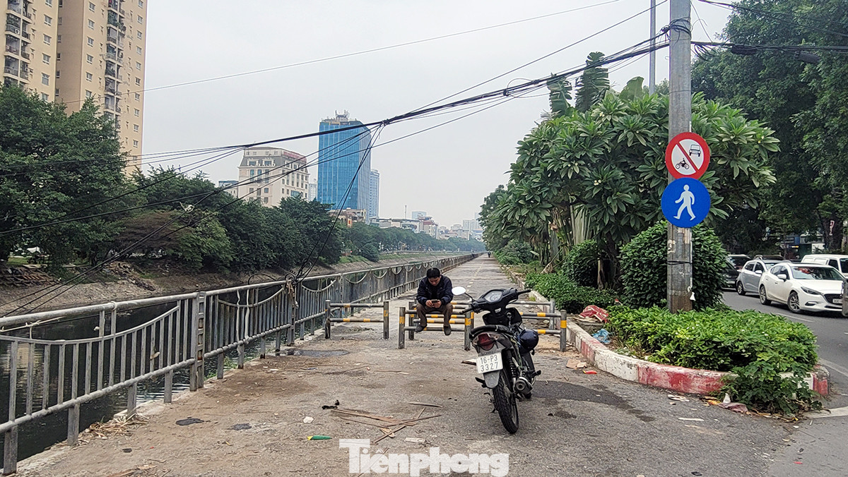 Theo phương án tổ chức làn xe đạp tại tuyến đường chạy dọc sông Tô Lịch của Sở GTVT, làn xe đạp sẽ được bố trí rộng 3 m, 1 mét còn lại dành cho người đi bộ.
