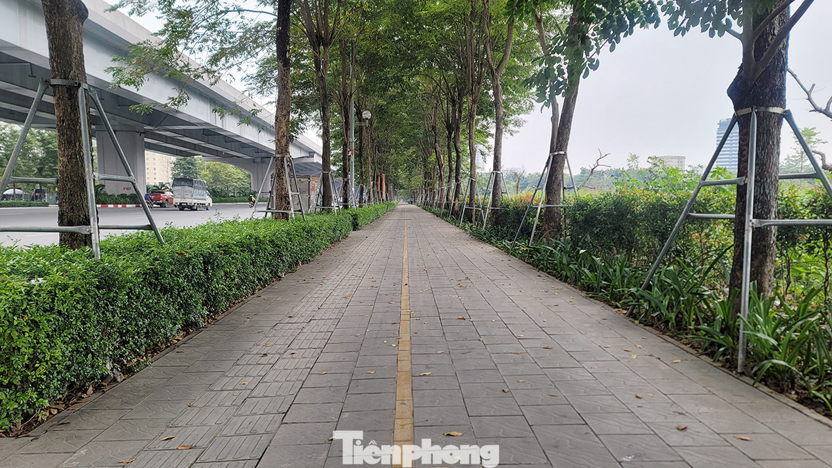 Để tổ chức làn xe đạp Sở GTVT Hà Nội kiến nghị UBND thành phố cần chỉ đạo cho sửa chữa vỉa hè, tạo đường ưu tiên cho xe đi hai chiều rộng 3m.