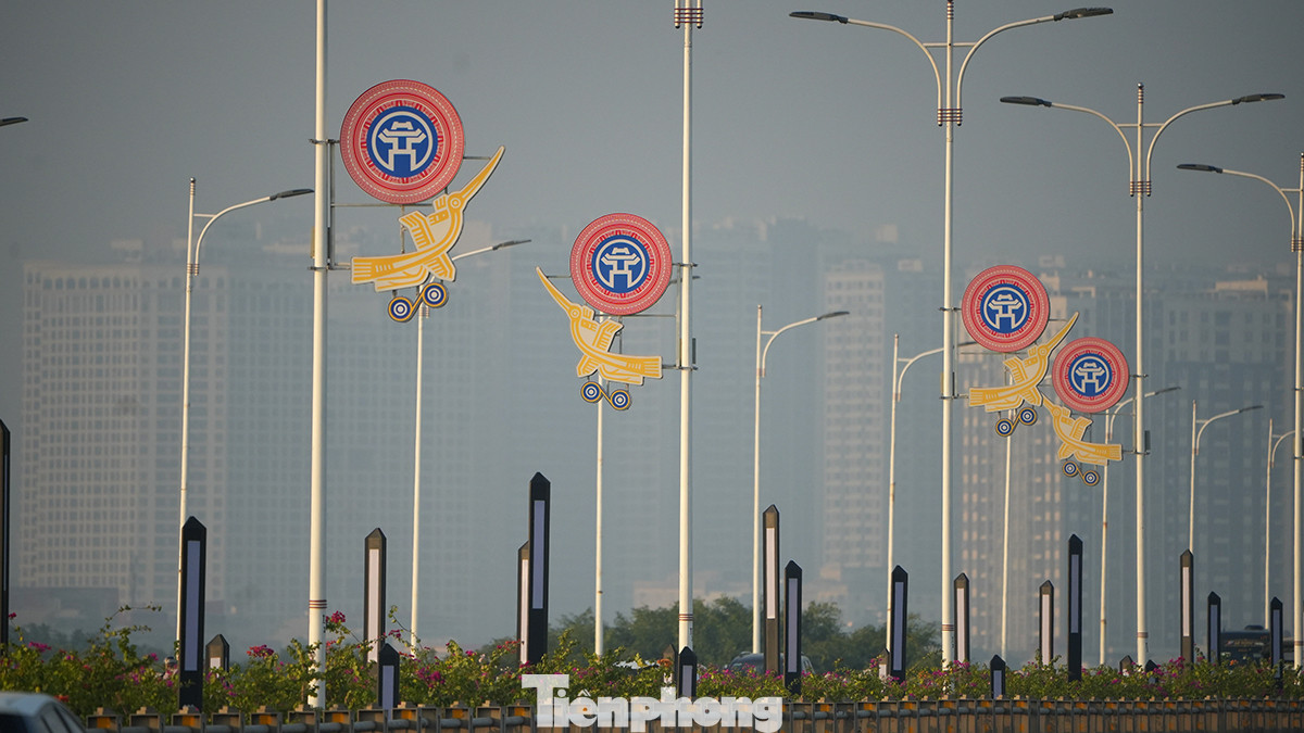 Được biết, đây là hệ thống chiếu sáng bằng trụ led đầu tiên được thi công lắp đặt trên cầu ở Việt Nam.