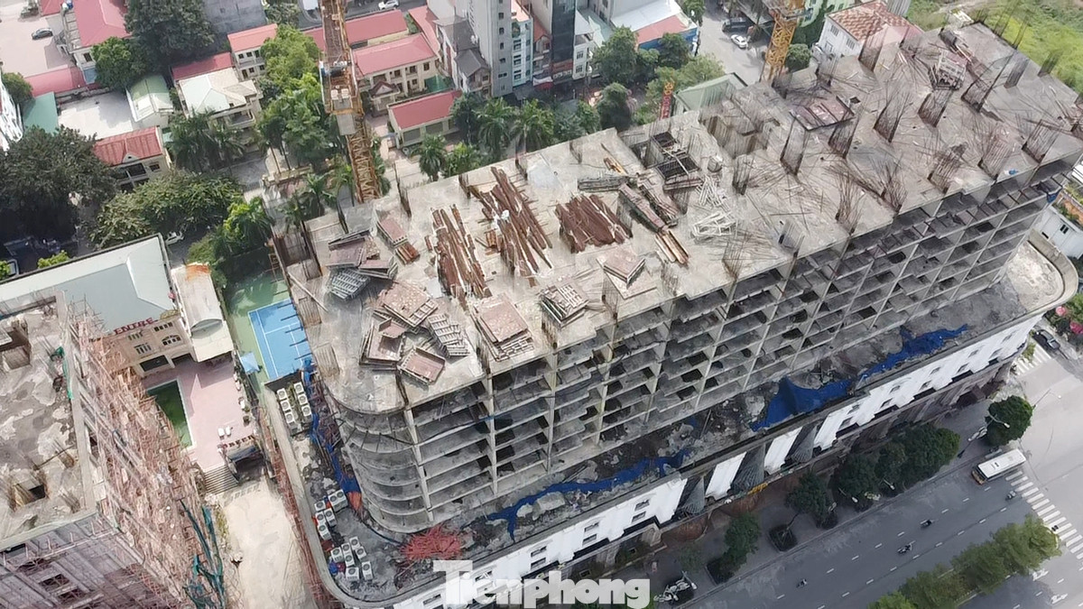 Dự án Trung tâm thương mại Hồng Kông đã từng bị UBND TP Từ Sơn xử phạt số tiền 75 triệu đồng với lỗi vi phạm đưa hạng mục công trình, công trình xây dựng vào sử dụng khi chưa có văn bản chấp thuận kết quả nghiệm thu của cơ quan quản lý nhà nước có thẩm quyền theo quy định. Đến cuối năm 2022, UBND tỉnh Bắc Ninh quyết định thanh tra việc chấp hành chính sách, pháp luật trong quá trình thực hiện công trình này.