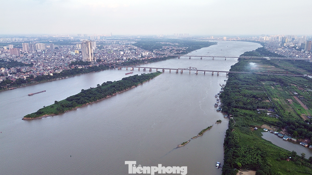 Vừa qua, UBND thành phố Hà Nội đã giao UBND quận Hoàn Kiếm nghiên cứu các bước về Đề án “Phát triển bãi nổi giữa và ven sông Hồng thành công viên văn hóa đa năng”. Vừa qua, UBND thành phố Hà Nội đã giao UBND quận Hoàn Kiếm nghiên cứu các bước về Đề án “Phát triển bãi nổi giữa và ven sông Hồng thành công viên văn hóa đa năng”.