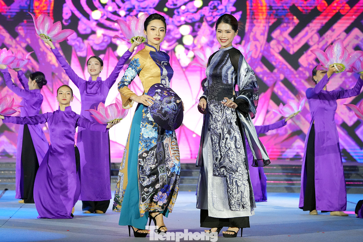 Không gian triển lãm, gian hàng trưng bày, giới thiệu sản phẩm, không gian triển lãm tư liệu ảnh, không gian triển lãm và trưng bày áo dài, không gian thông tin, quảng bá, giới thiệu các tour, tuyến, sản phẩm, dịch vụ du lịch Con đường áo dài cộng đồng Dạo bước hồ Gươm.