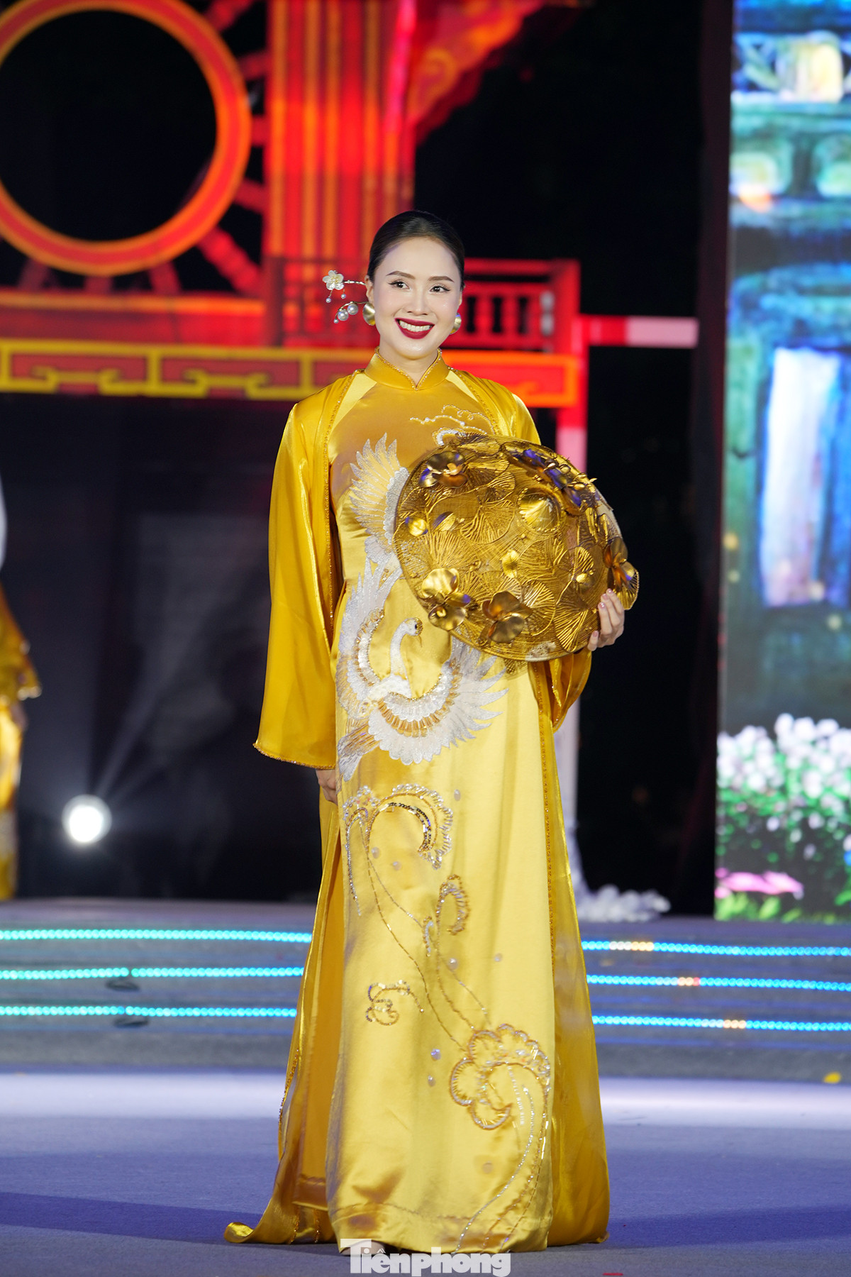 Bên cạnh đó, lễ hội còn có nhiều hoạt động văn hóa, nghệ thuật đặc sắc như Đêm nhạc Sắc màu Hà Nội diễn ra vào tối 28/10 tại khu vực Vườn hoa đền Bà Kiệu.