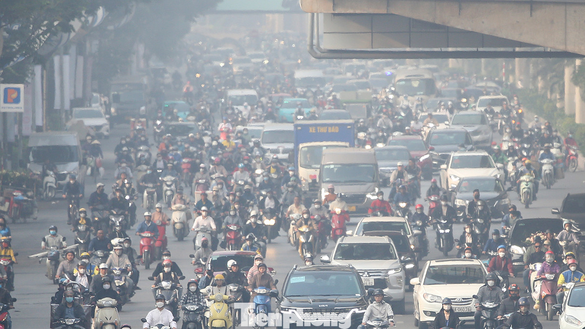 Tình trạng khói bụi do phương tiện giao thông thải ra kèm không khí bị ô nhiễm luôn tiềm ẩn đến sức khỏe. Đặc biệt là hệ hô hấp của người già và trẻ nhỏ.