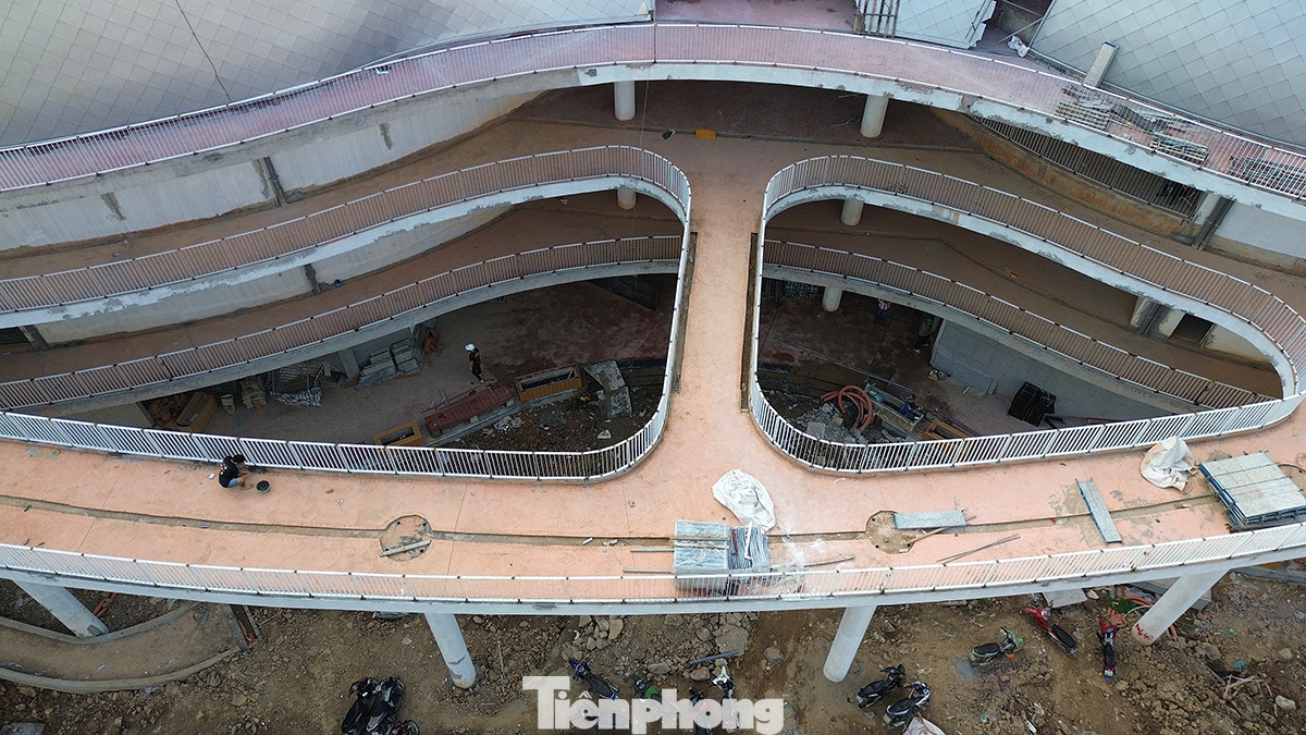 Phía ngoài của Khối nhà A có những hành lang lộ thiên đẹp mắt.