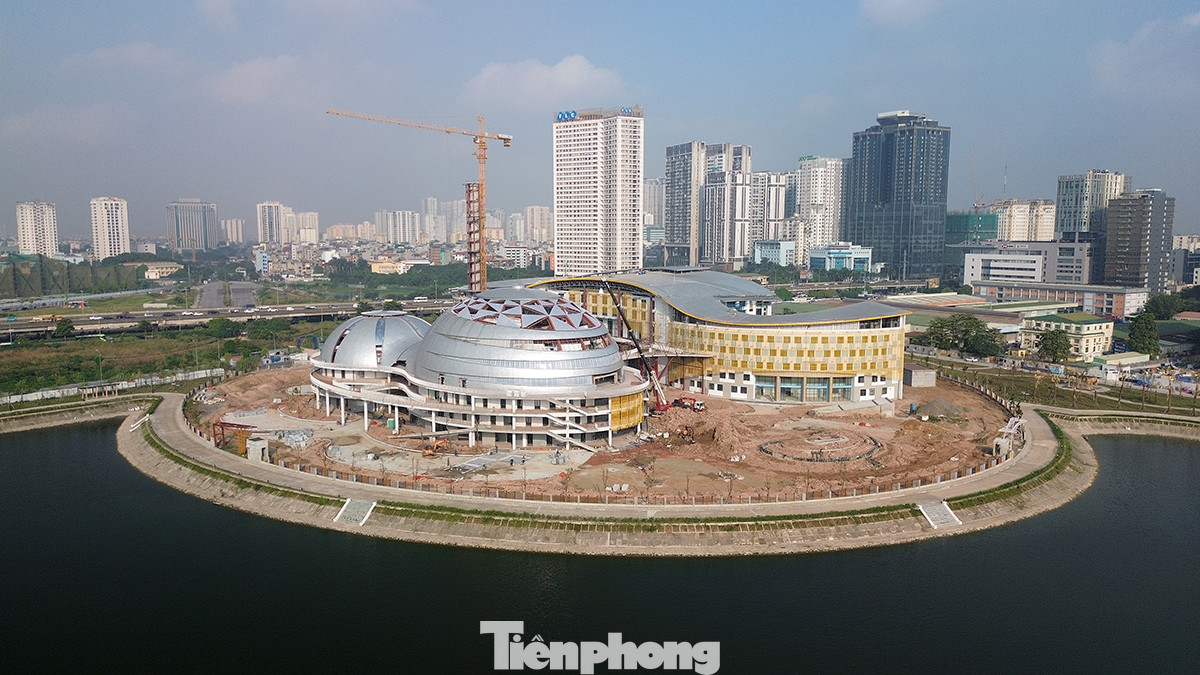 Cả Khối nhà A và Khối nhà B hiện đang trong giai đoạn hoàn thiện để lắp đặt trang thiết bị, máy móc.