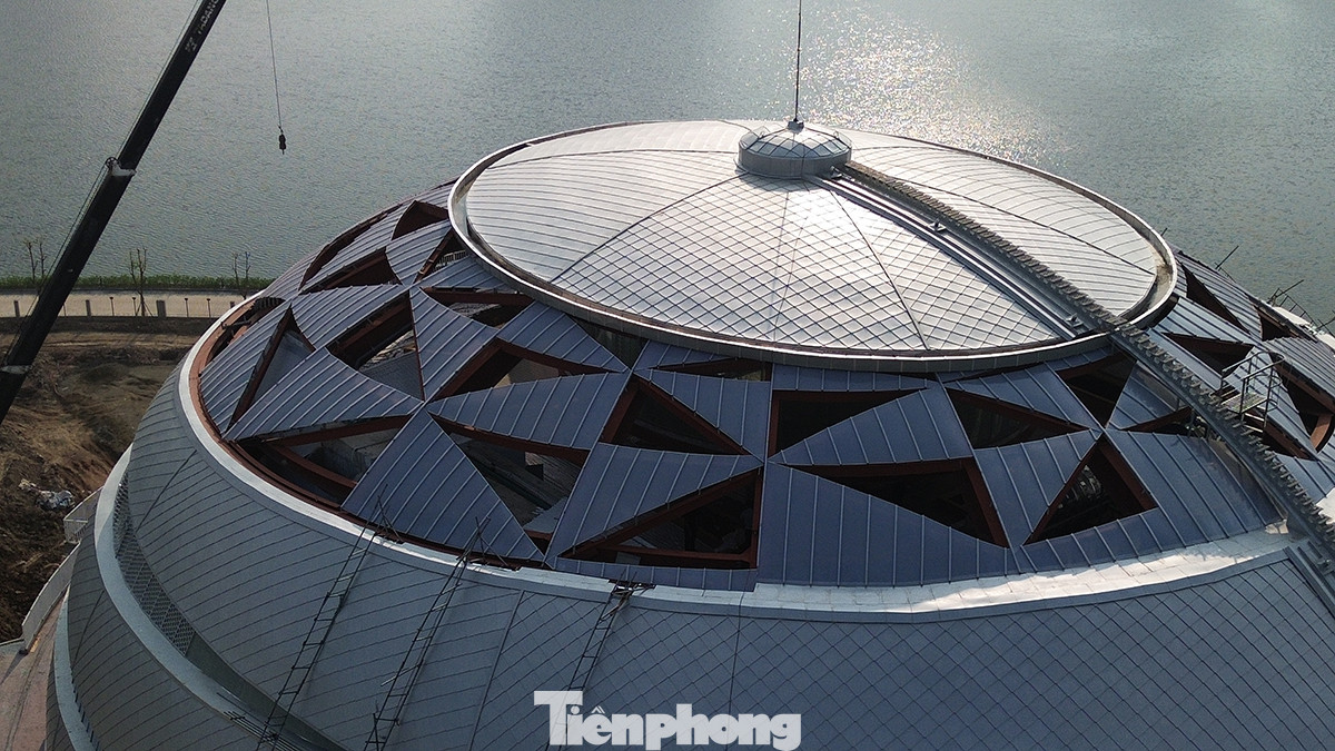 Phần mái vòm của Khối nhà A và hình dải lụa của Nhà B được coi là hạng mục thi công phức tạp nhất của dự án.